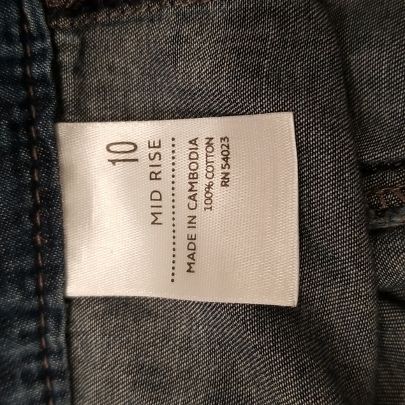 Old Navy Chambray Shorts - Picture 4 of 4